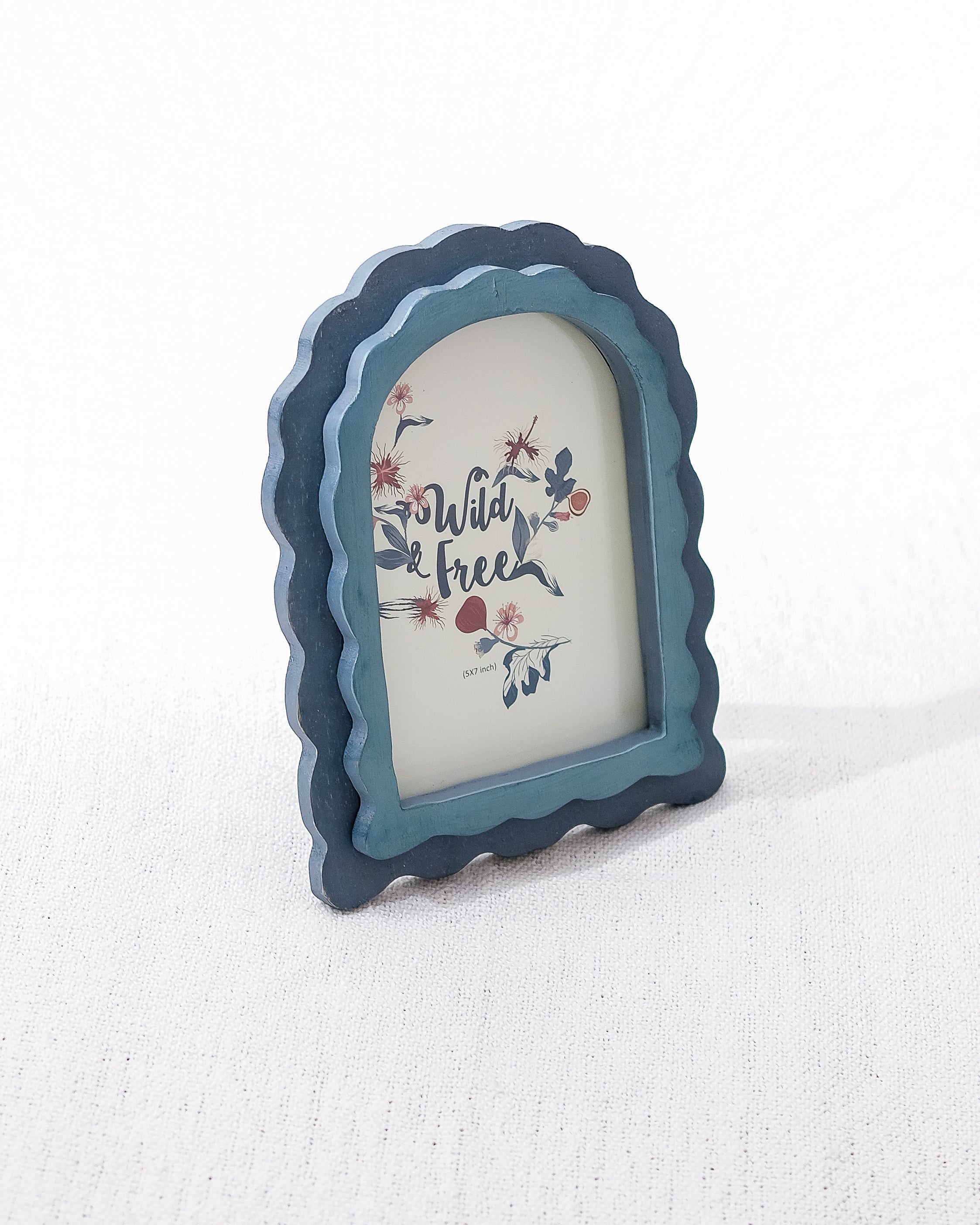 Scallop Window Picture Frame | Lost in Paradise