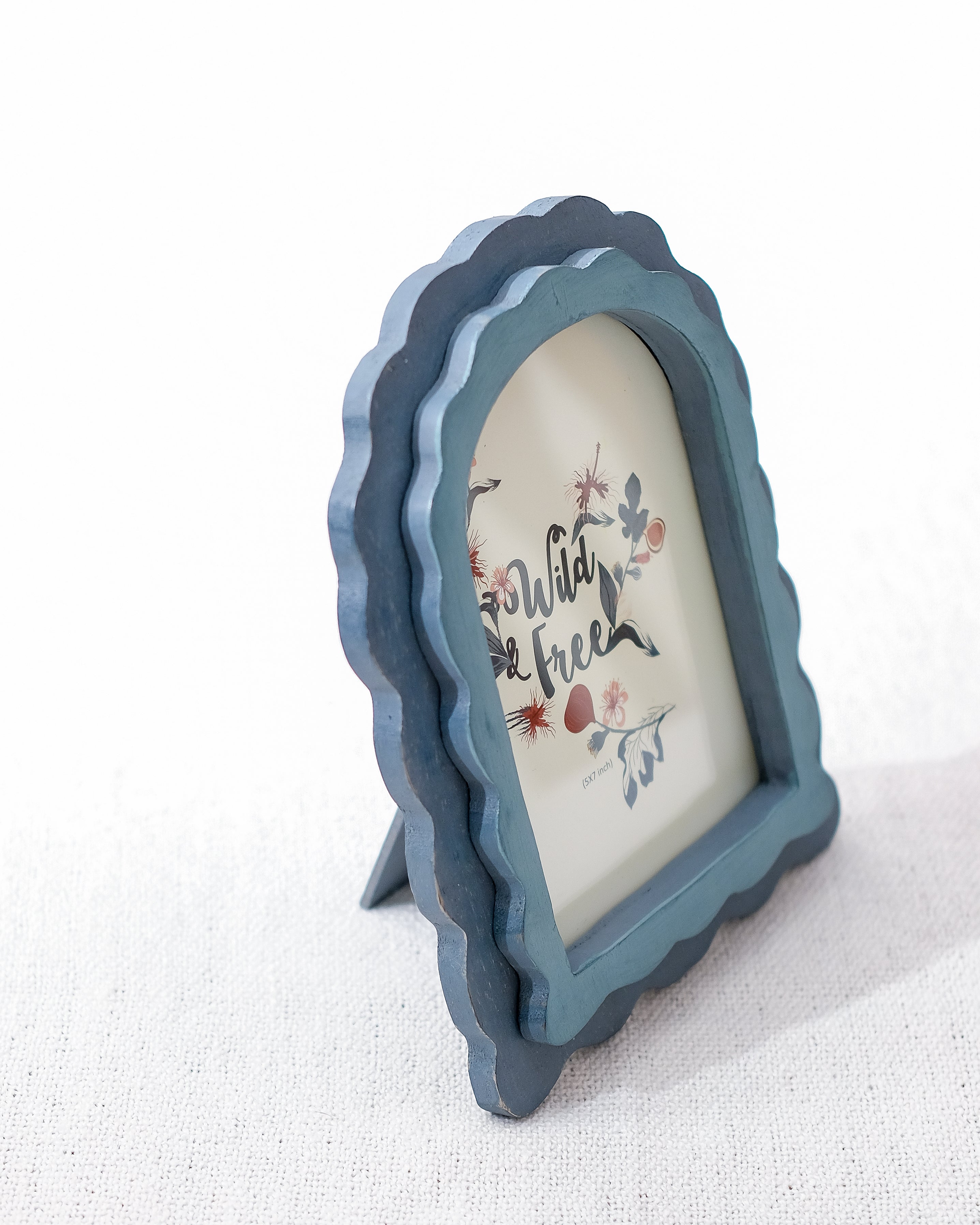 Scallop Window Picture Frame | Lost in Paradise