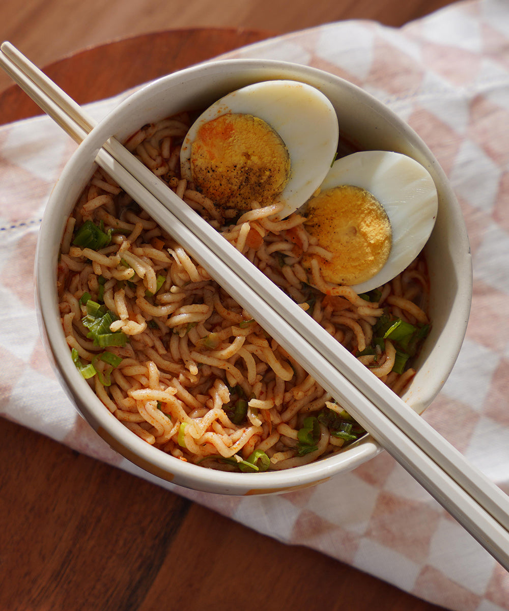 Ela- ramen bowl with chopstick holder