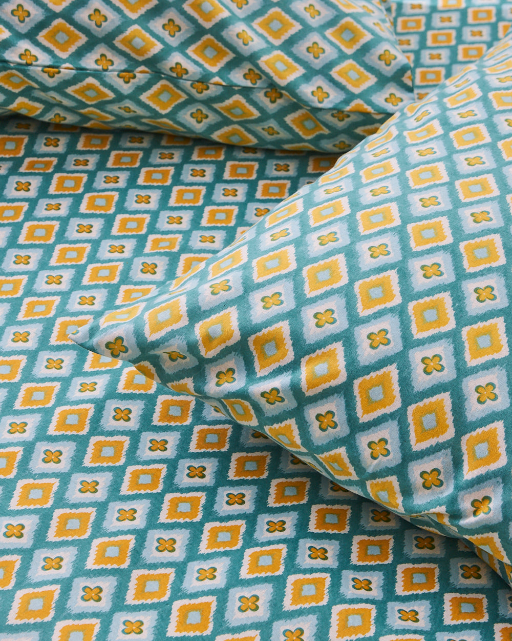 TEAL by Chumbak Ikat Glow Bedsheet, Teal - Queen size, 104 TC