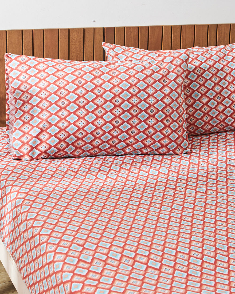 TEAL by Chumbak Ikat Glow Bedsheet, Red - Queen size, 104 TC