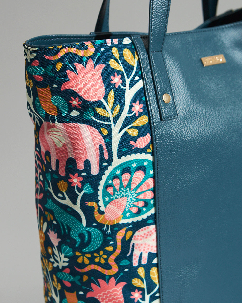 Sundarban Gondh Tassel Tote Bag