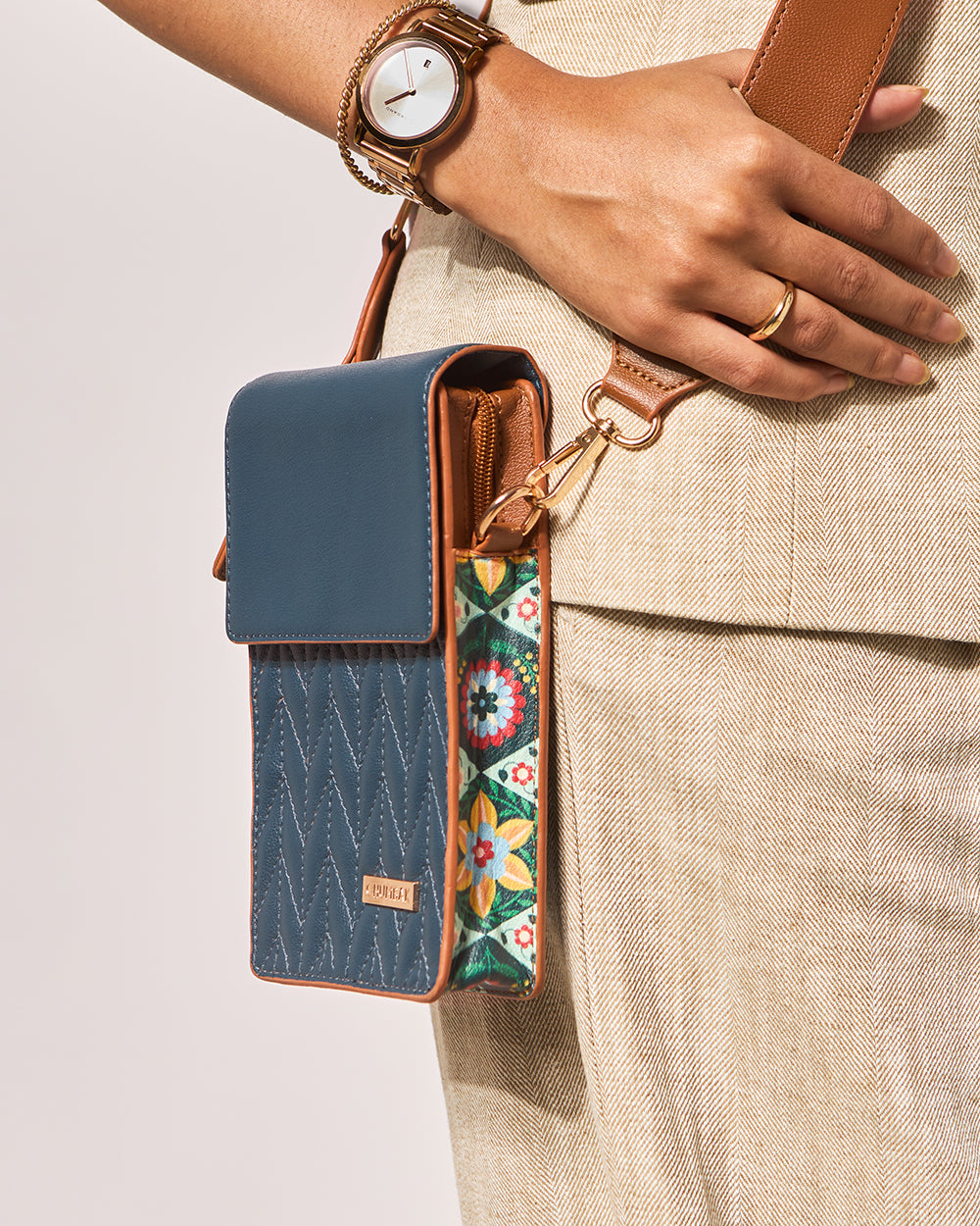 The Policia Sling - Floral | Digital Nomad