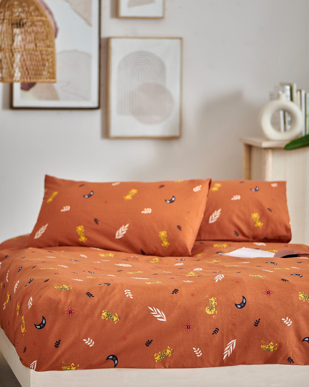Chumbak TEAL by Chumbak Siberian Tigers Bedsheet - Queen size, 136TC, Brown