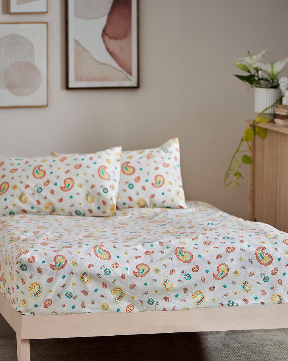 Chumbak TEAL by Chumbak Cypress Paisleys Double Bedsheet Queen size, 136TC, Ivory