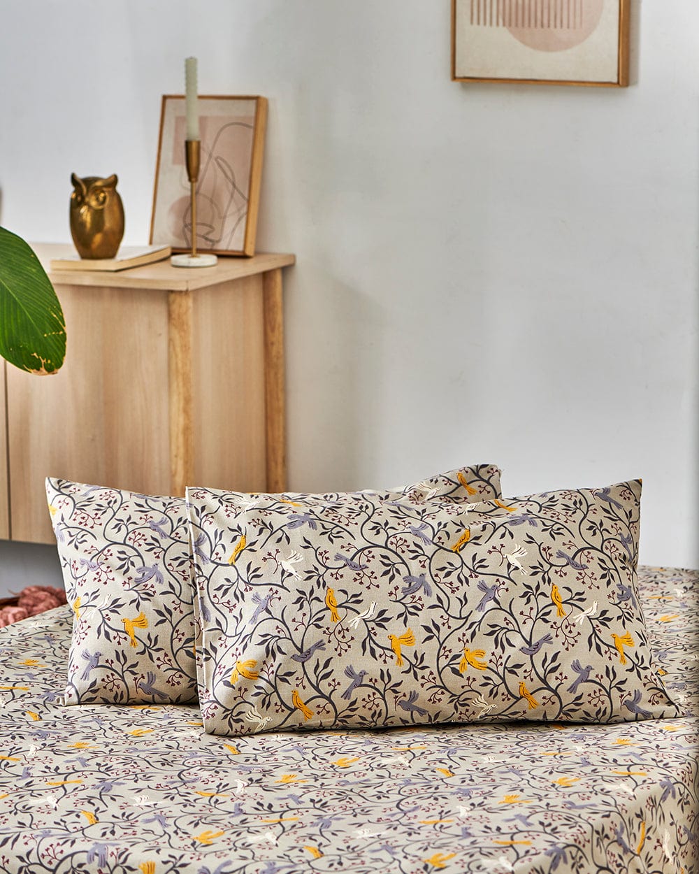 Chumbak TEAL by Chumbak Columbian Birds bedsheet- Queen size, 136TC, Grey