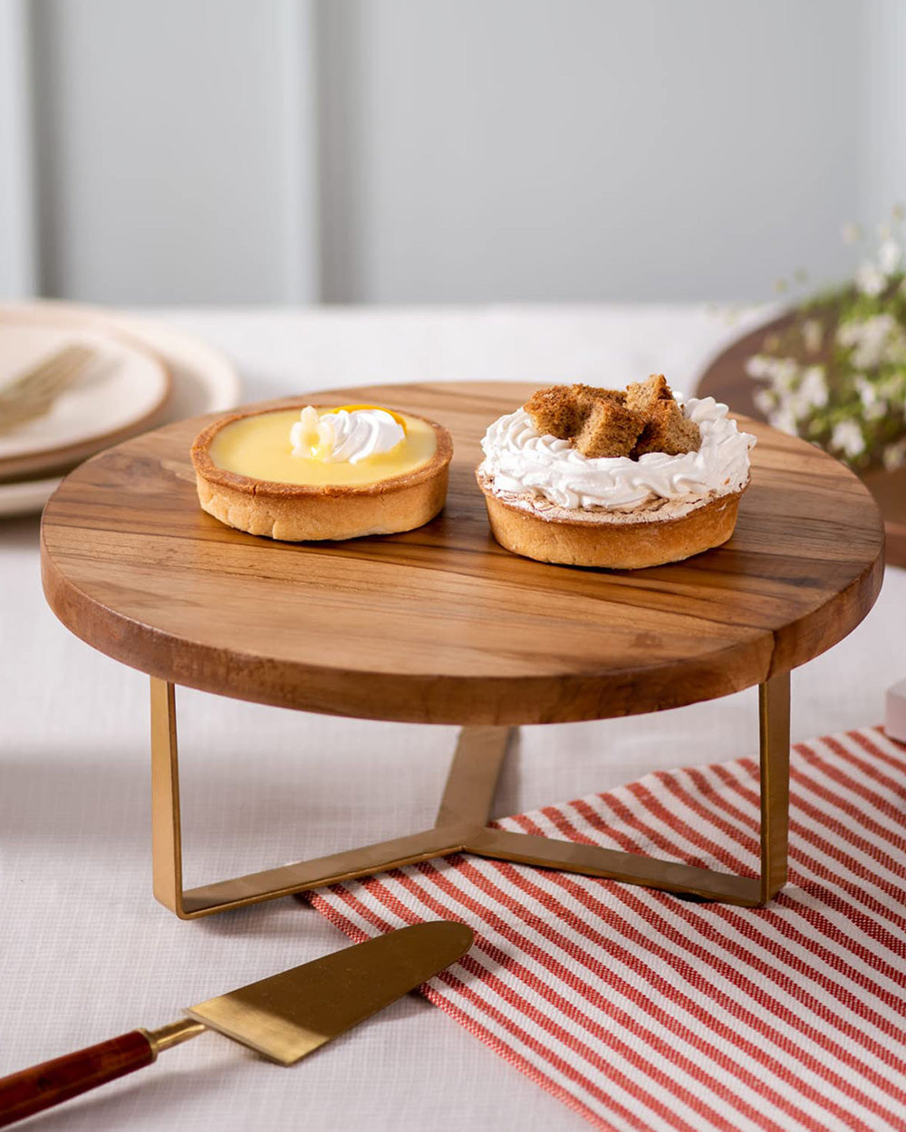 Classic Wooden Cake & Snack Stand