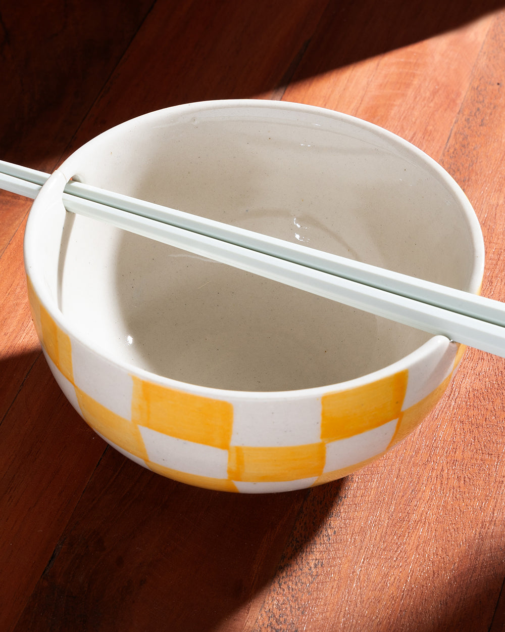 Ela- ramen bowl with chopstick holder