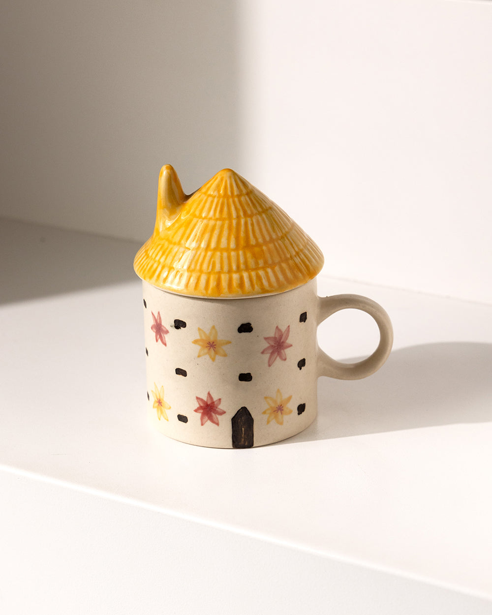 Amaltas- house shaped mug with lid