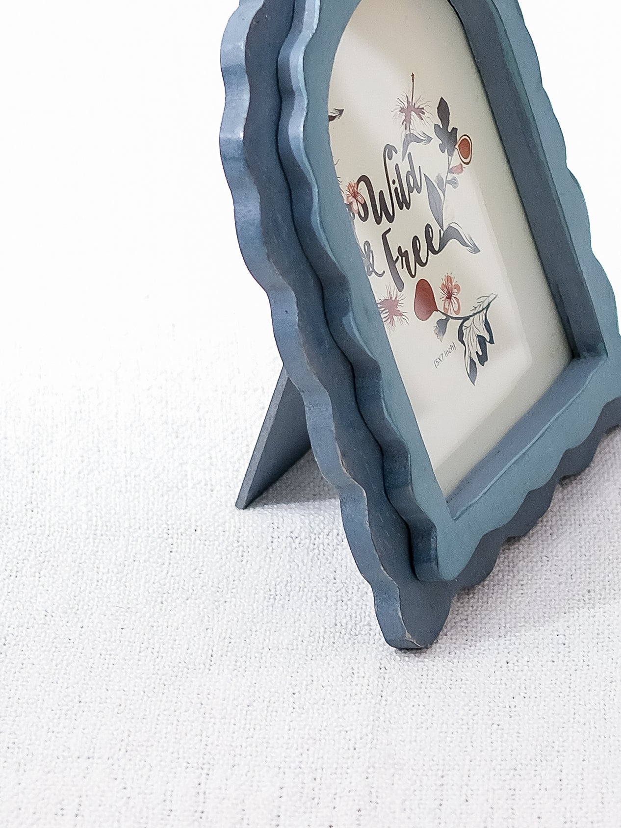 Scallop Window Picture Frame | Lost in Paradise