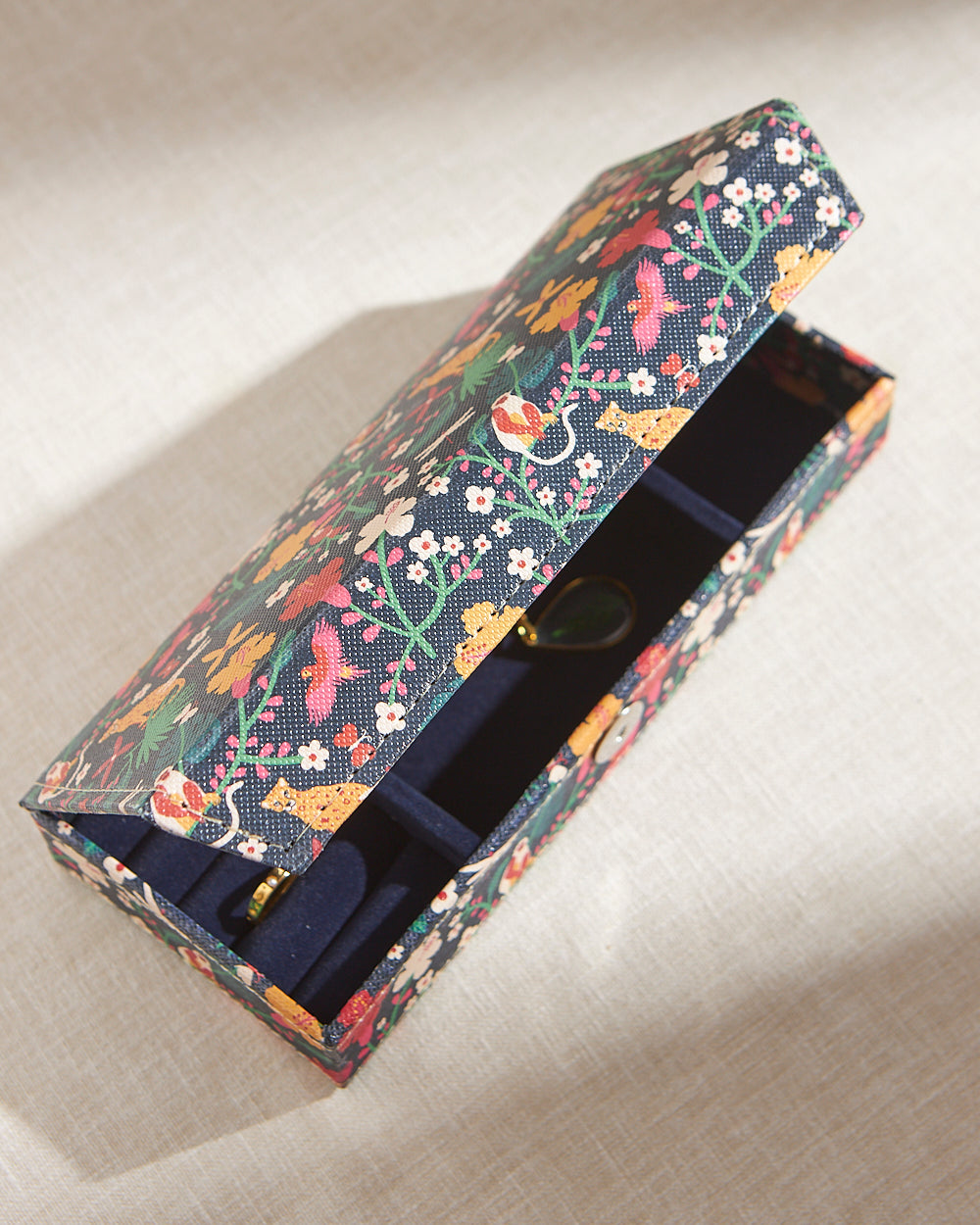 Madagascar Tales Jewellery Box + Ferrero Rocher Set
