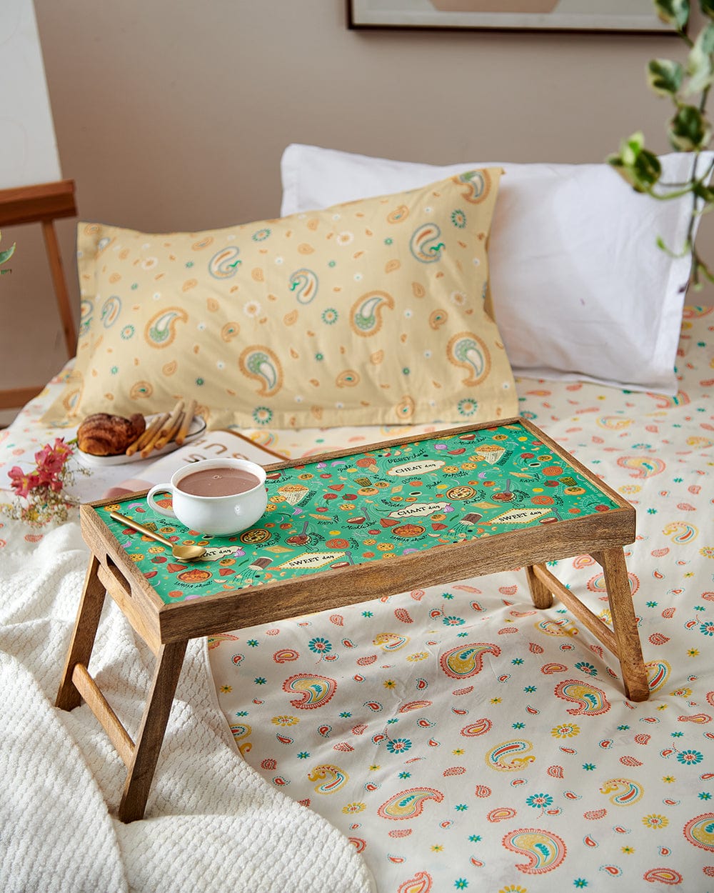 Fun Foldable Breakfast Table