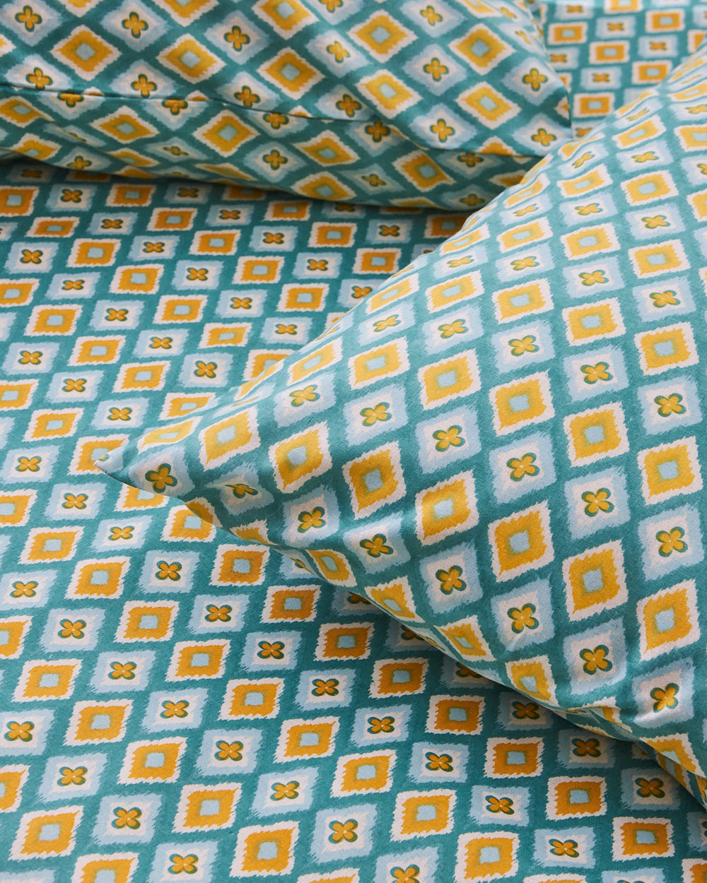 TEAL by Chumbak Ikat Glow  Bedsheet, Teal - Queen size, 104 TC