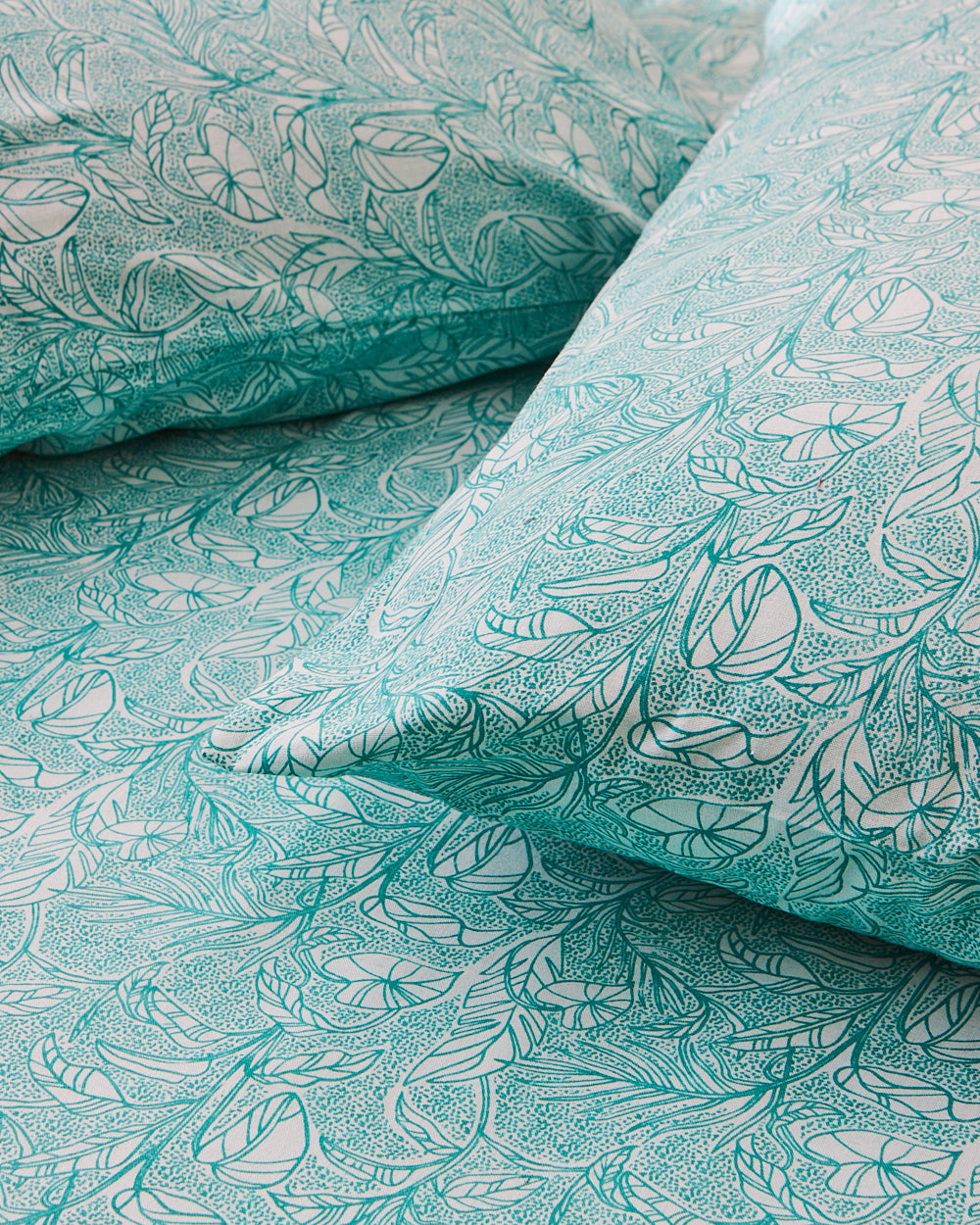 TEAL by Chumbak Classic Tone-on-Tone Bedsheet, Teal - Queen size, 104 TC