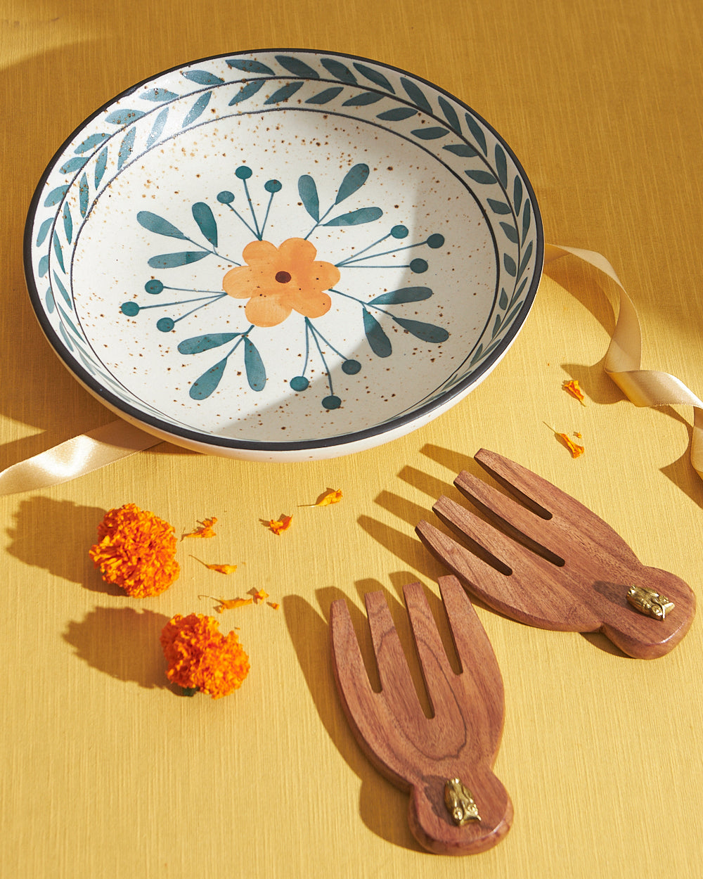Marigold Salad Mixers Set