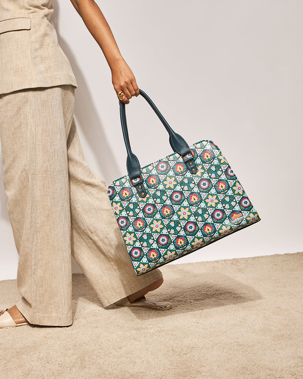 The Naples Tote – Floral | Digital Nomad