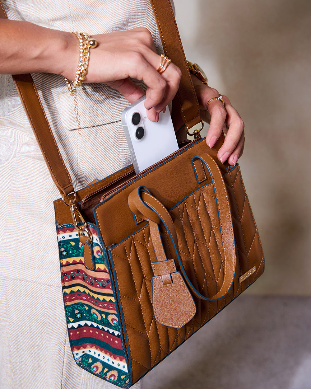 The Mara Handbag - Floral | Digital Nomad